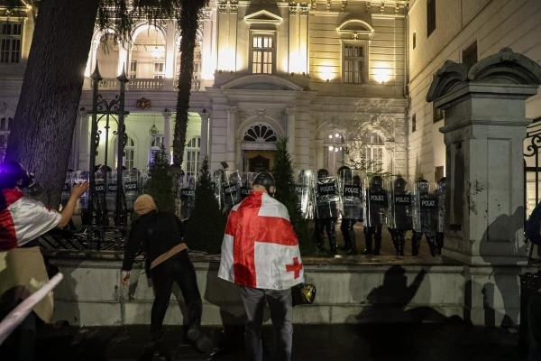 Վրաստանի նախագահի նստավայրը գրավելու փորձի համար ձերբակալված 36 անձանց մեծ մասին մեղադրանք է առաջադրվել