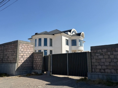 Վալոդյա Գրիգորյանը սպանվել է Մերձավան համայնքի իր տան հետնամասում. մանրամասներ. Sputnik Արմենիա