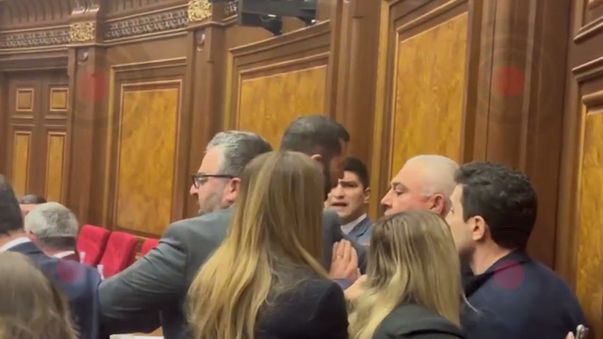 «Հալովդ մնա, լակոտ»․ Լևոն Քոչարյան․ նոր տեսանյութ՝ ԱԺ-ում տեղի ունեցած միջադեպից