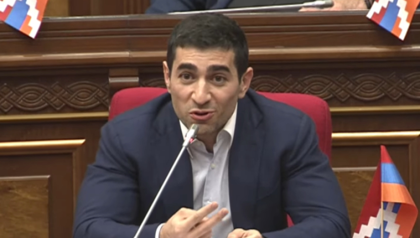 Զվարթնոց օդանավակայանում խոչընդոտել են Լևոն Քոչարյանին հատել սահմանը․ նա բաց է թողել թռիչքը