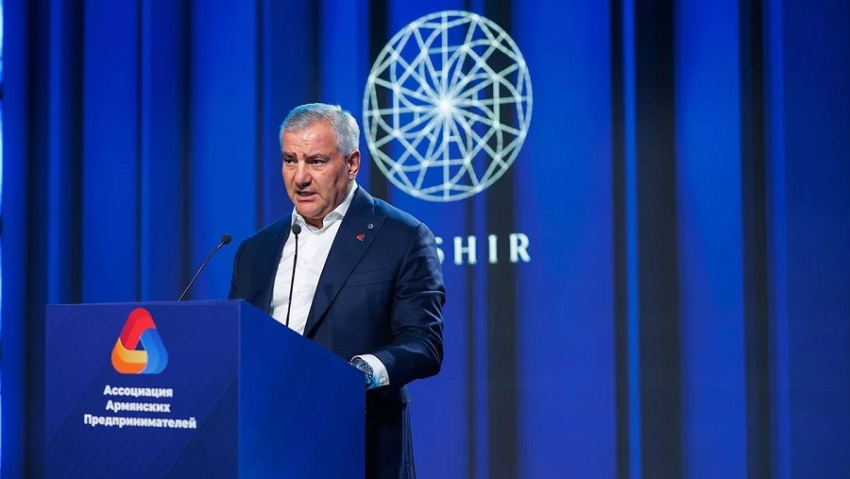 Հատուկջոկատայինները խուզարկություններ են իրականացնում Սամվել Կարապետյանի տանը