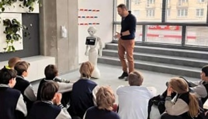 Ռոբոտները՝ քաղաքավարի մանկավարժներ. ինչպես են երեխաներն ընդունում մեքենաների հաղորդակցման ոճը