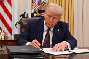 Թրամփն արգելել է 12 երկրի, այդ թվում՝ Իրանի քաղաքացիների մուտքն ԱՄՆ