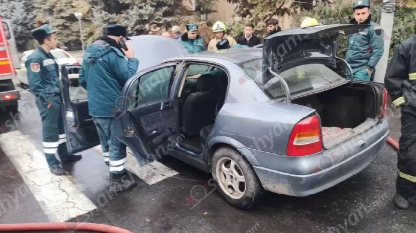 Մարզպետարանի մոտ կայանված «Opel»-ում հրդեհ է բռնկվել