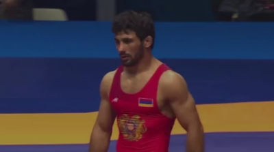 Ըմբիշ Արման Անդրեասյանը հաղթեց ադրբեջանցի մարզիկին ու դուրս եկավ ԱԱ կիսաեզրափակիչ