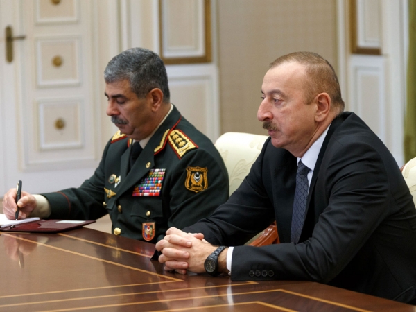 Ադրբեջանը կրճատում է ռազմական ծախսերը