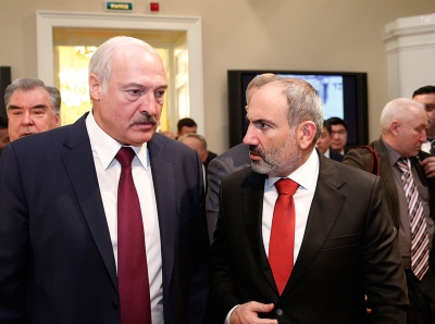 Նիկոլ Փաշինյանին Կարմիր հրապարակում կրկին Լուկաշենկոյի կողքին են նստեցրել. Տեսանյութ