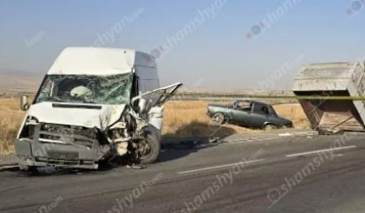 Աշտարակ-Եղվարդ ճանապարհին բախվել են Ford Transit-ը, VAZ 2107-ն ու բեռնատար «ZIL»-ը. կան վիրավորներ