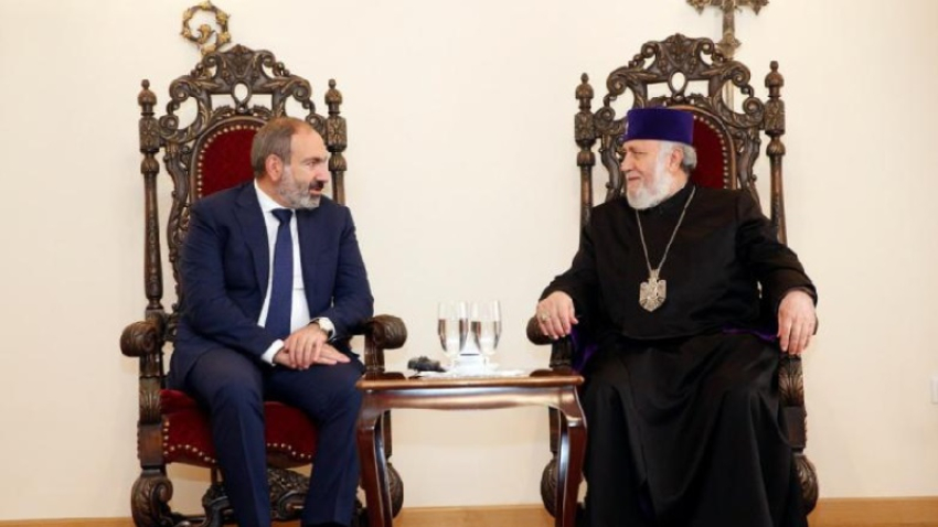 «Ինչի՞ մասին է խոսում Գարեգին Բ-ի լռությունը»․ Փաշինյանը պարզաբանում է պահանջում Վեհափառից