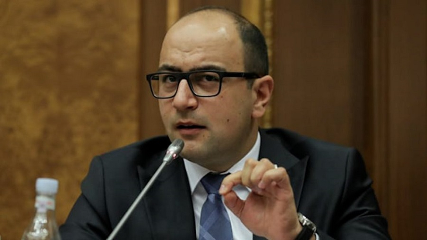 Բա ինչի՞ չեք պատմում, որ ձեզ հանեցին ԵԺԿ-ի բանաձևերի ընդունման դահլիճից, ուր խաբելով էիք հայտնվել. Մամիջանյան