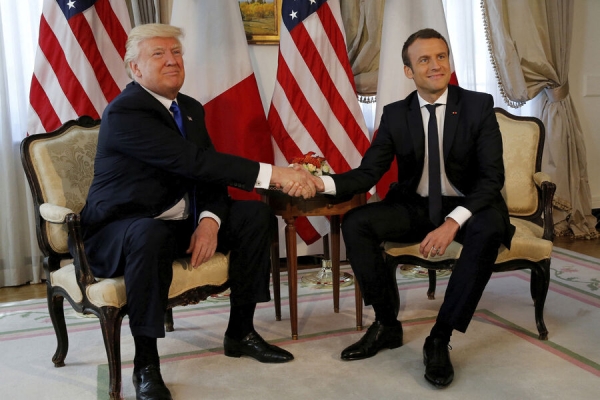 Եգիպտոսում Թրամփը երկար ժամանակ սեղմել է Մակրոնի ձեռքը