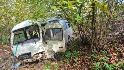 Տավուշում բախվել են «Mercedes»-ն ու «Hyundai» ավտոբուսը. վերջինը հայտնվել է անտառում. կա 11 վիրավոր