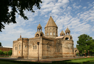 Այս պահին Եկեղեցում հարկ վճարելու հետ կապված հարցեր չկան, ինչքանով որ վճարում է, ամեն ինչ նորմալ է. Էդուարդ Հակոբյան