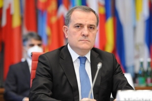 Խաղաղության պայմանագիր կնքելու համար անհրաժեշտ է, որ Հայաստանը վերացնի Ադրբեջանի նկատմամբ իր տարածքային պահանջները, որոնք ամրագրված են Սահմանադրությամբ․ Բայրամով