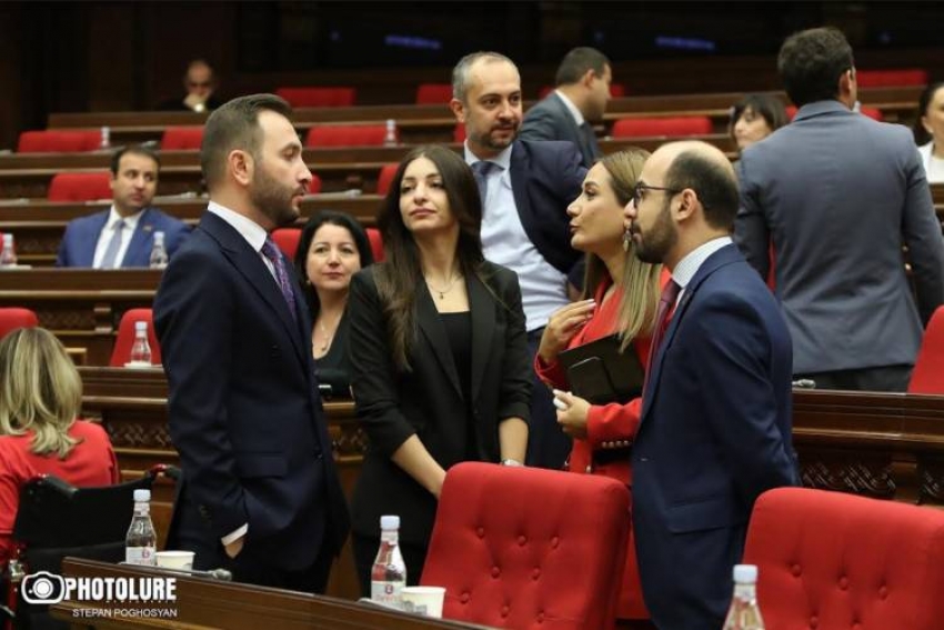 Լռություն՝ «մեծ մարտից» առաջ. «Հրապարակ»