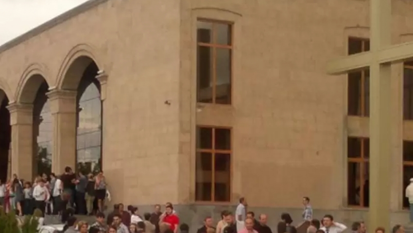 Թբիլիսյան խճուղու «Կյանքի խոսք» եկեղեցում 32-ամյա կինը դшնակաhարել է 57-ամյա մորաքրոջը