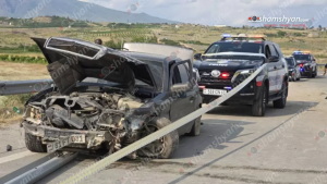 Ապարանում բախվել են «Renault»-ն ու «Toyota RAV4»-ը. 2 վիրшվորներից մեկը 9-ամյա տղա է