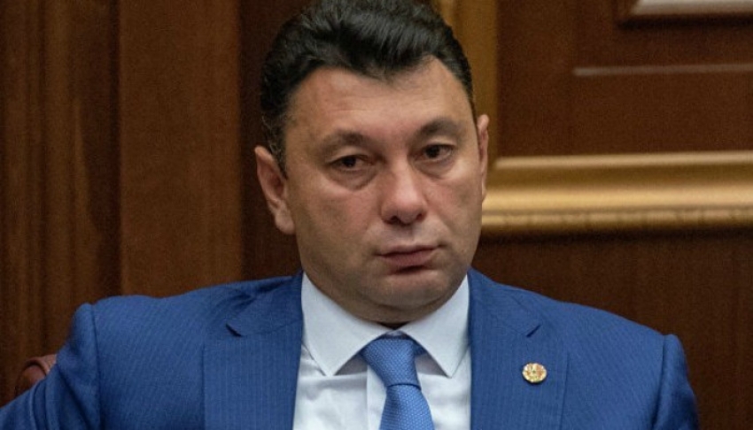 Զենք ցույց տվող ես, 5-6 մլրդի զենքերը չհանձնեիր հակառակորդին․ Շարմազանովը՝ Փաշինյանին