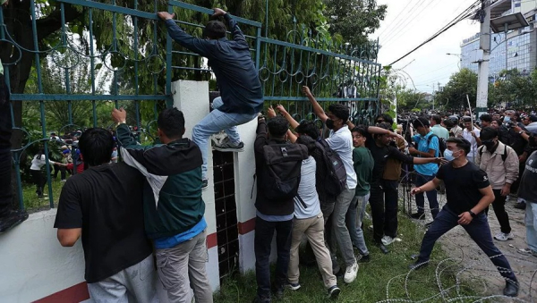 Նեպալում ցուցարարները ծեծի են ենթարկել երկրի արտգործնախարարին և նախկին վարչապետին