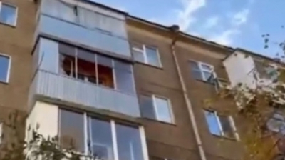 Հայրը 3 տարեկան դստերը նետել է 4-րդ հարկի պատուհանից․ Տեսանյութ