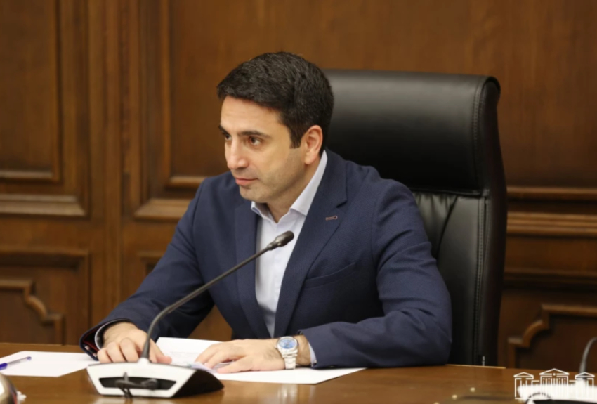 «Թավիշն ավարտված է, պողպատե մանդատը իջնելու է անկախությունը վաճառել պատրաստվողների գլխին»․ Սիմոնյան