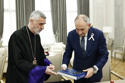 Շահան Արքեպիսկոպոս Սարգիսյանը Փաշինյանին է փոխանցել Արամ Ա կաթողիկոսի ջերմ ողջույններն ու օրհնությունը