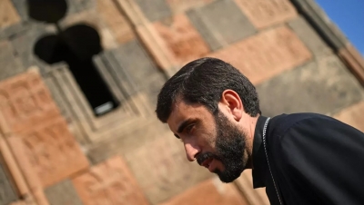 Ստեփան Ասատրյանը հրաժարվում է հանձնել եկեղեցու բանալիները. Մայր աթոռ