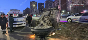 Երևանում «BMW X5»-ը դուրս է եկել երթևեկելի գոտուց և գլխիվայր շրջվել
