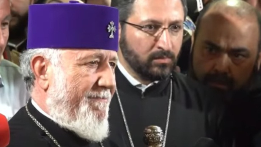 Հավատում ենք, որ Աստծո ողորմությամբ և օգնությամբ, ձեզ հետ միասին խոհեմորեն, առանց ավելորդ հուզականության, ընդվզումների, պիտի կարողանանք հաղթահարել այս դժվարությունը. Վեհափառ