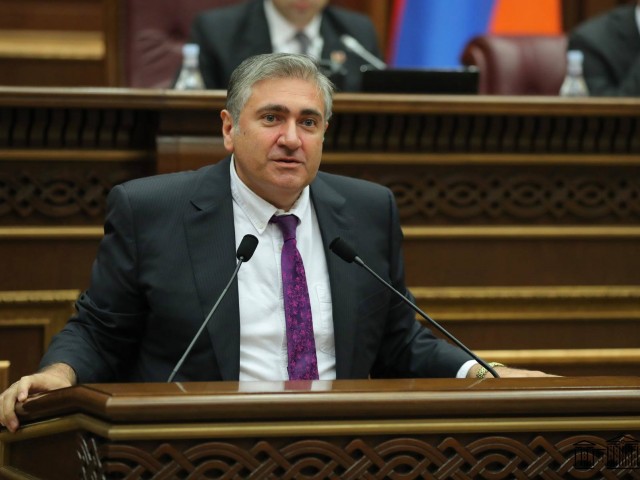 աժ