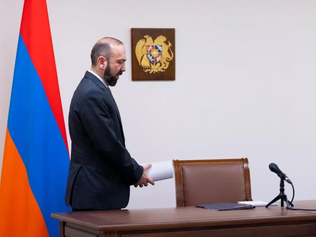 արարատ Միրզոյան