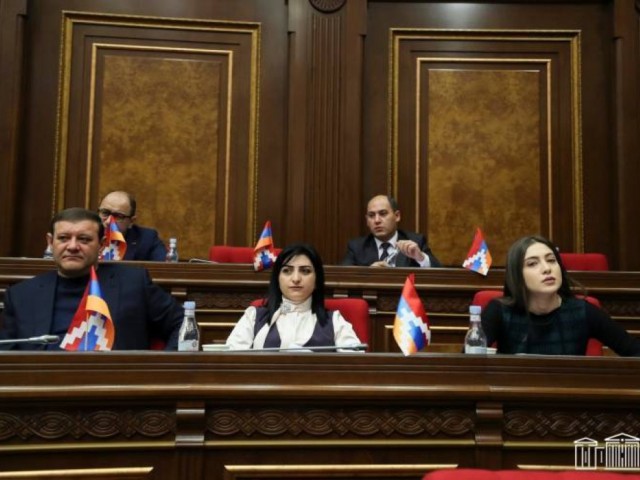 աժ