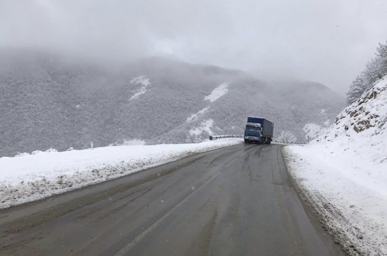 Ձյուն անձրև եղանակ ճանապարհ