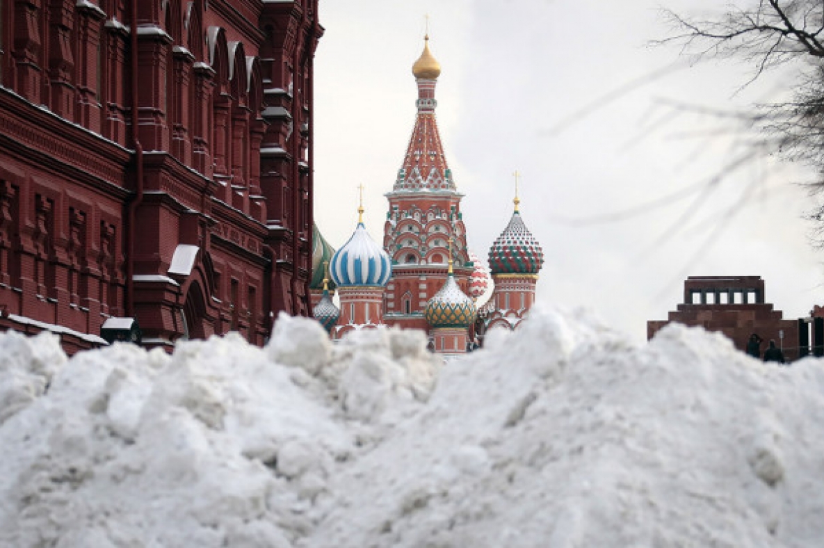 Снежная москва фото. Москва зима снегопад. Москва под снегом. Зима сугробы Москва. Москва зимой снег.