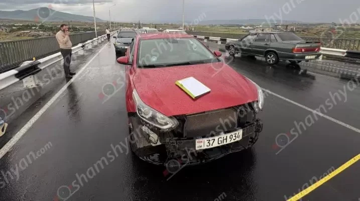 Նոր Հաճընի կամրջի վրա բախվել են 5 ավտոմեքենա