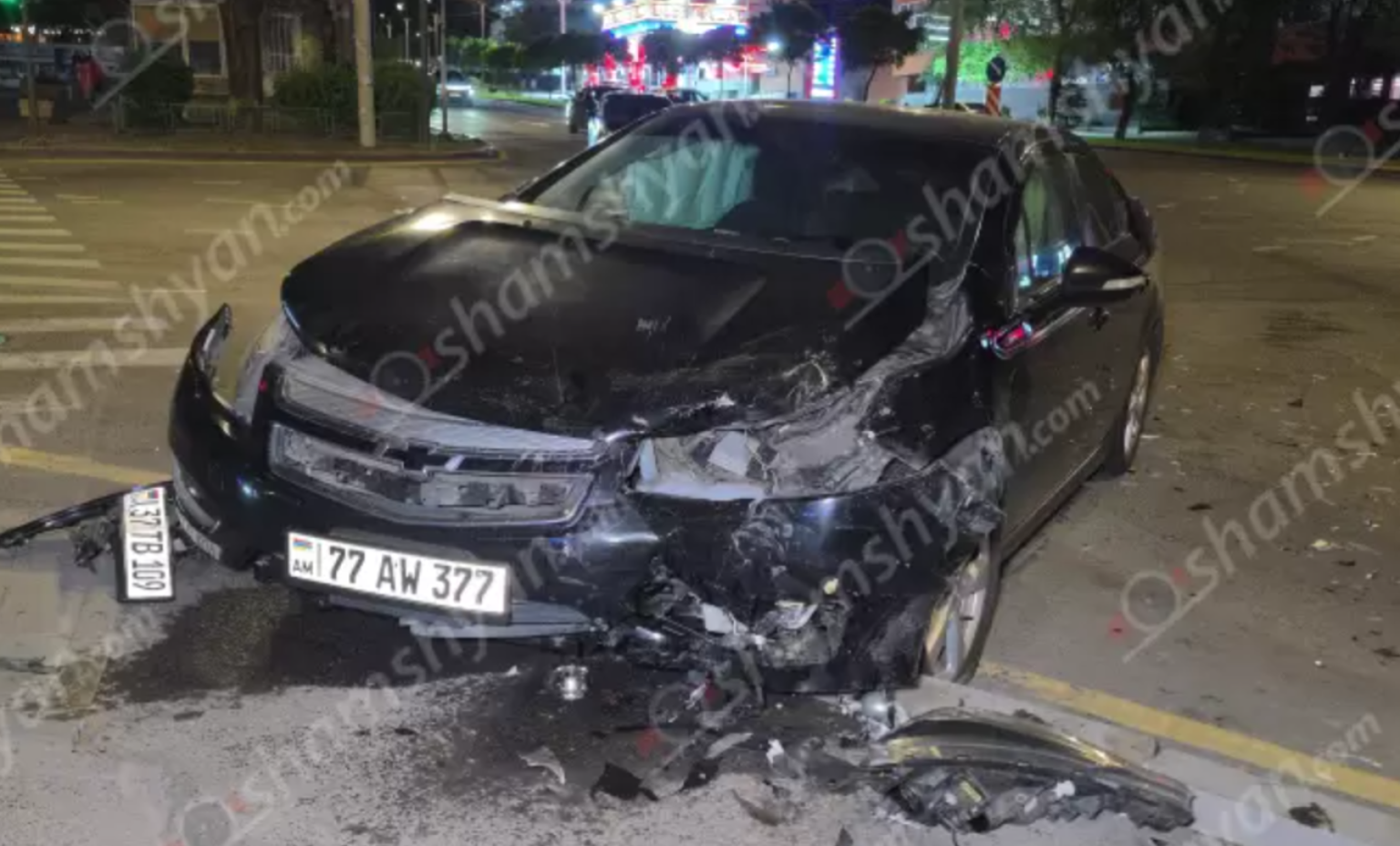 Ազատության պողոտայում բախվել են «Chevrolet Volt»-ն ու «Nissan»-ը. կան վիրավnրներ