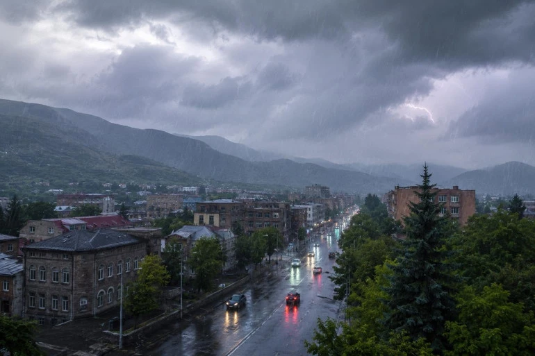 Առաջիկա ժամերին Վանաձորում սպասվում են անձրևներ, ամպրոպ, հնարավոր է նաև կարկուտ․ Լևոն Ազիզյան