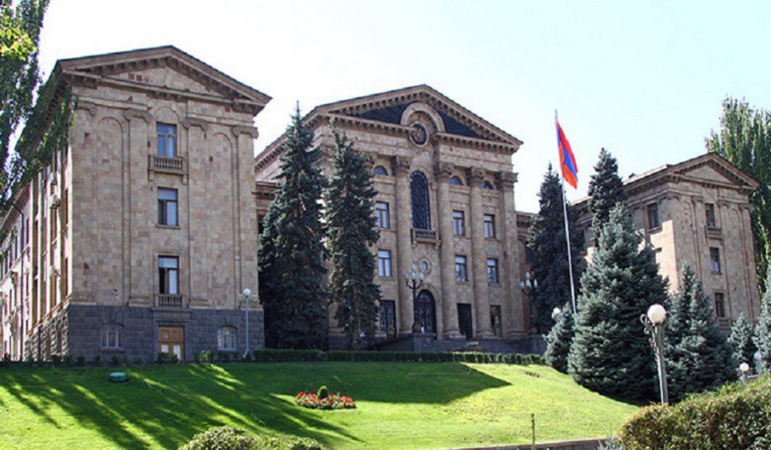 ԱԺ-ն առաջին ընթերցմամբ ընդունեց 3 նախարարությունների անվանափոխության նախագիծը