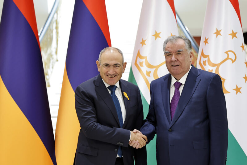 Փաշինյանը և Ռահմոնը քննարկել են ՀՀ-ի և Տաջիկստանի միջև համագործակցության զարգացման հետագա քայլերը