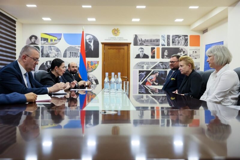 Հայաստան-Լեհաստան մշակութային երկխոսություն. քննարկվել է գորգերի ցուցադրության հնարավորությունը