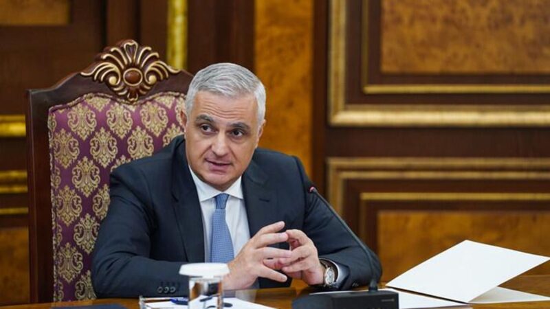 Դիրքային զիջումների մասին հրապարակումները կեղծ են․ Մհեր Գրիգորյան