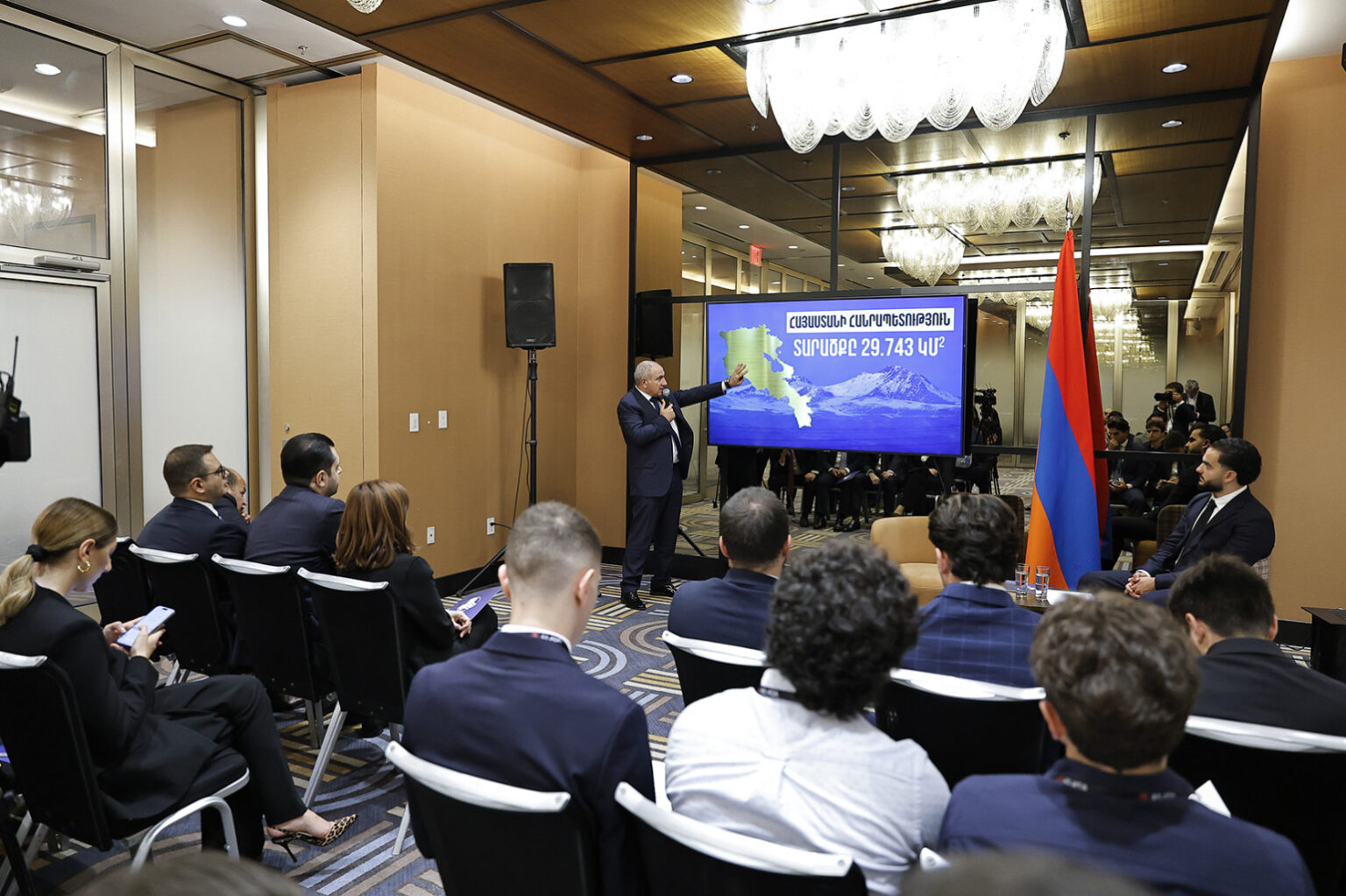 Փաշինյանը հանդիպում է ունեցել ամերիկյան առաջատար բուհերում կրթություն ստացող ուսանողների հետ